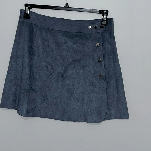 1 State size M faux suede grey mini skirt EUC - Picture 10 of 13